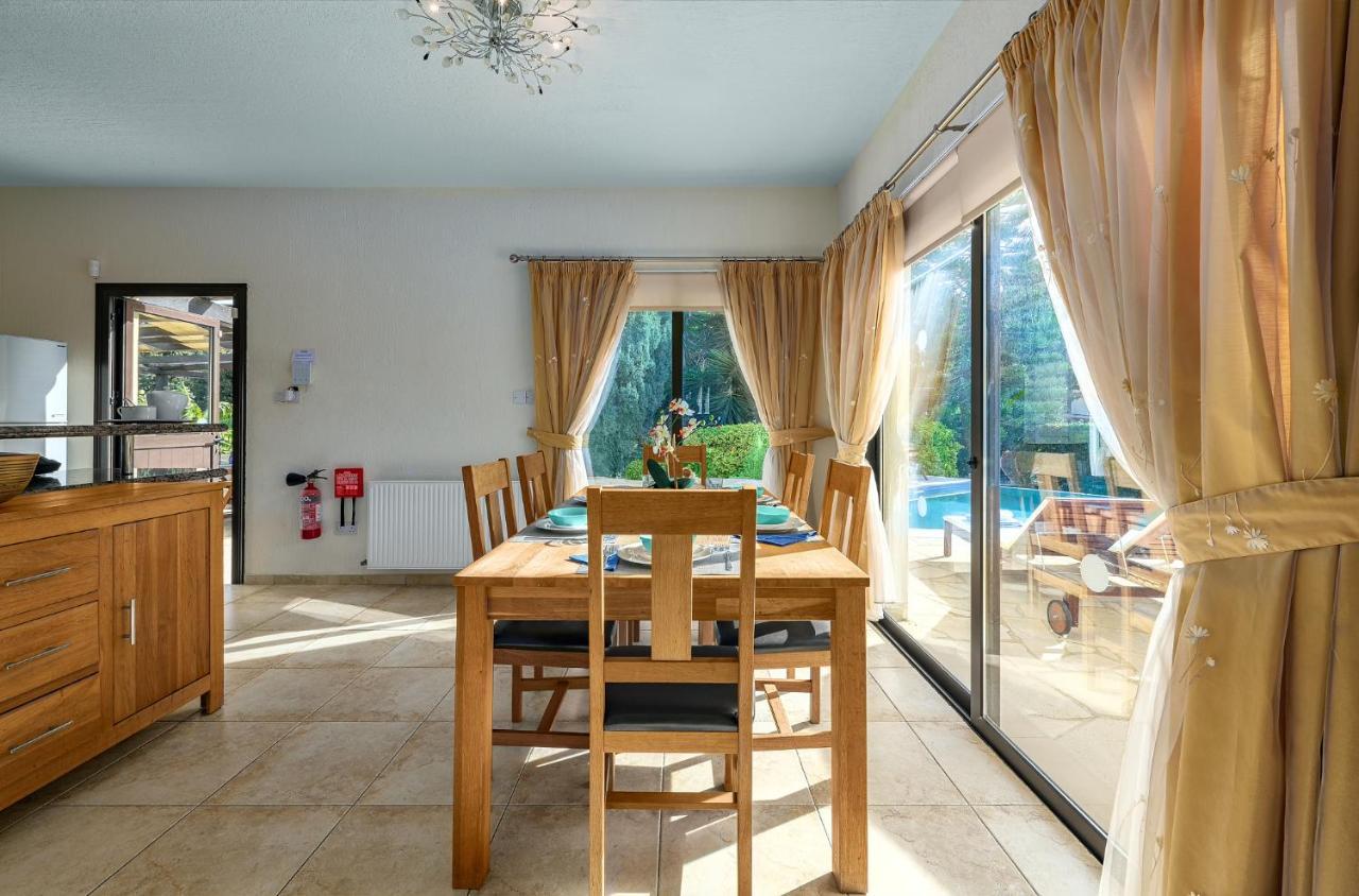 Villa Camelot By Ezoria Villas Coral Bay Extérieur photo