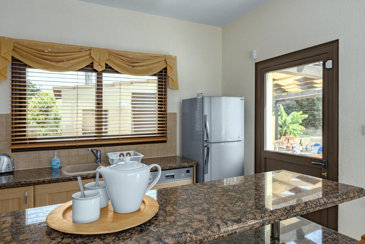 Villa Camelot By Ezoria Villas Coral Bay Extérieur photo